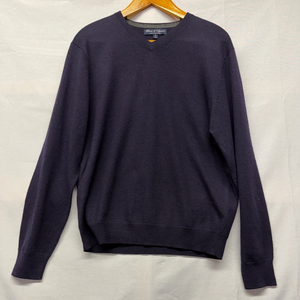 Davis & Squire Extra Fine Merino Wool V-Neck Pullover Sweater in navy blue